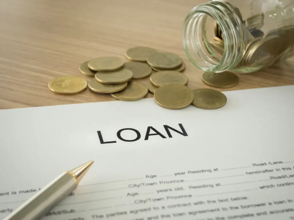 S&P Global का अनुमान: वित्त वर्ष 26 में असुरक्षित ऋणों में बढ़ेगा दबाव और फंसेगा अधिक धन