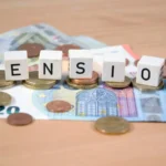 लाइफ सर्टिफिकेट जमा करना चाहते हैं? घर बैठे आधार की मदद से चुटकियों में होगा काम!