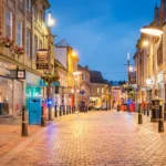 हाई स्ट्रीट में मॉल से भी तेज बढ़ा किराया, दुकानदार प्रीमियम लोकेशन के लिए दे रहे ज्यादा रकम