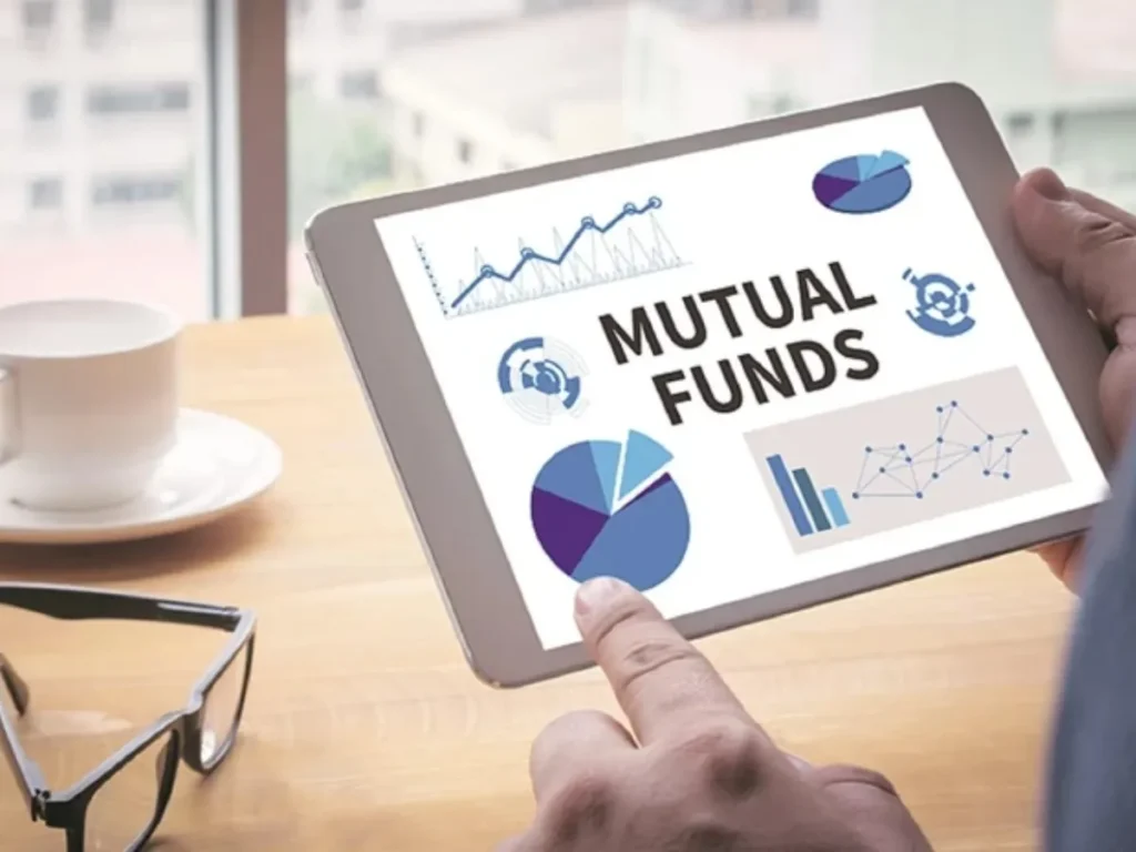 म्युचुअल फंड लेनदेन में बढ़ रहा ‘ऑनलाइन’ दखल, ऑफलाइन निवेशक तेजी से हो रहे कम